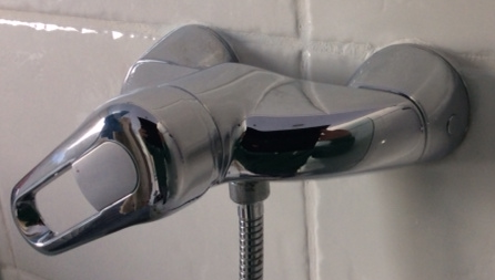 Duscharmatur ohne sichtbaren Schrauben abmontieren