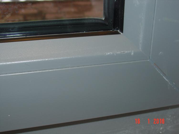 Fensterrahmen verkratzt, Folierung beschädigt - ab wann Mangel?
