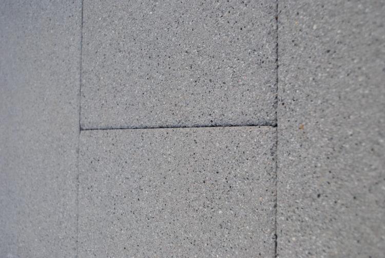Terrassenplatten ohne Fugen verlegt - sollte der Galabauer das noch ändern?