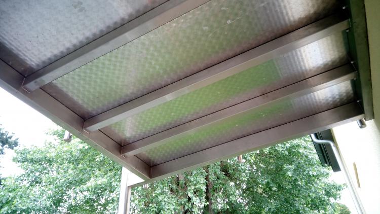 Regenschutz am Edelstahl Balkon nachrüsten ( Bohren, Statik, Miteigentümer )