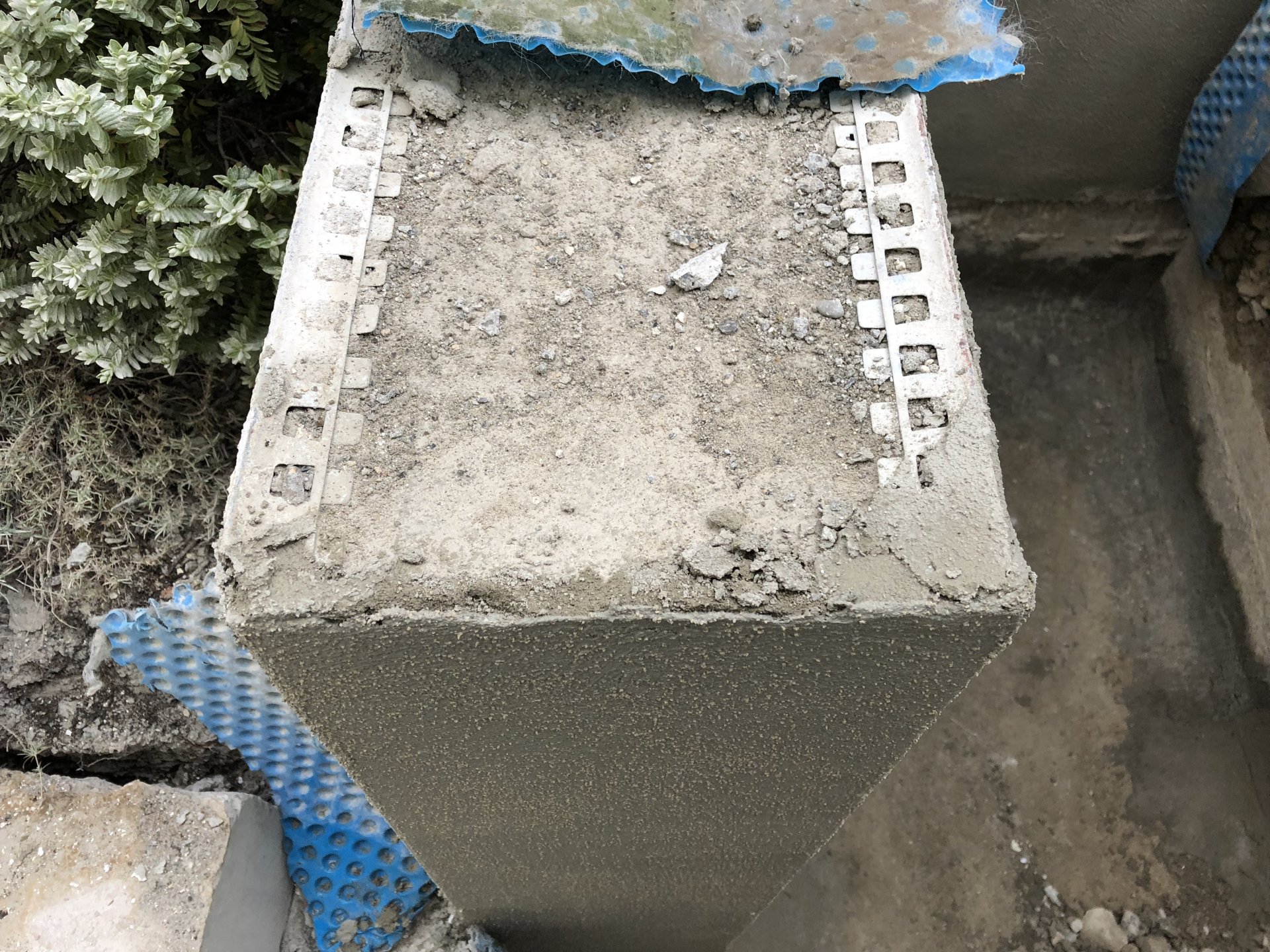 Wie Granitplatten auf Mauer verlegen / erneuern?